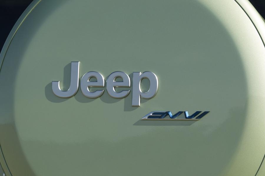  Jeep Wrangler Unlimited EV Concept 2009 года  (фото 2 из 13)